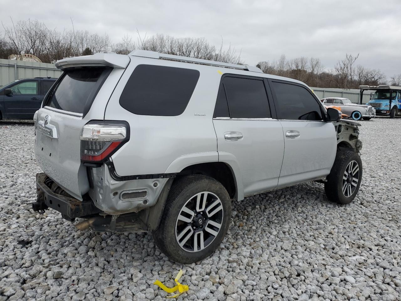 Obraz 3 z 2020 TOYOTA 4RUNNER SR5/SR5 PREMIUM 2020 z VIN JTEBU5JR2L5775216