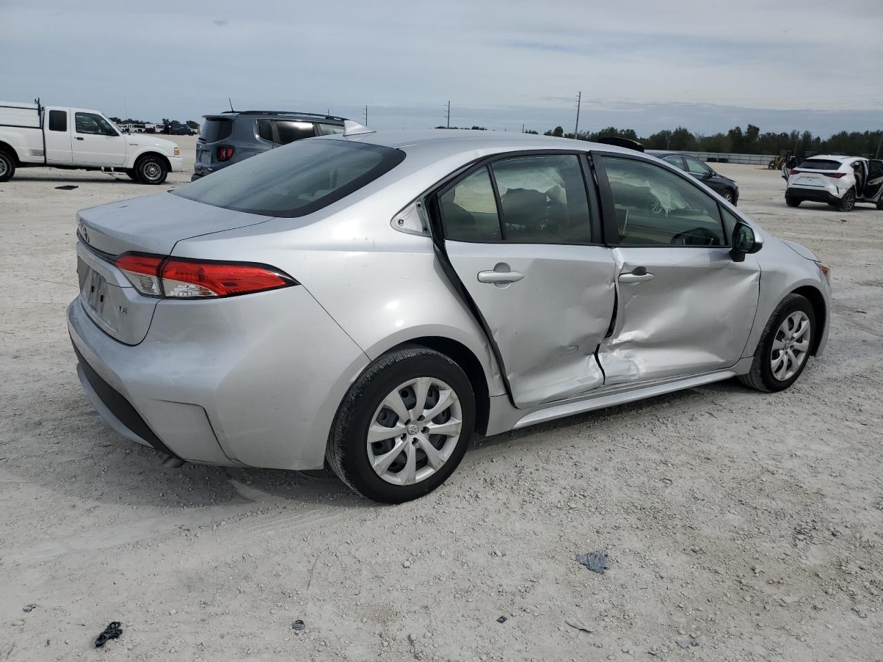 Image 3 of 2021 TOYOTA COROLLA LE 2021 with VIN JTDEPMAE5MJ138572