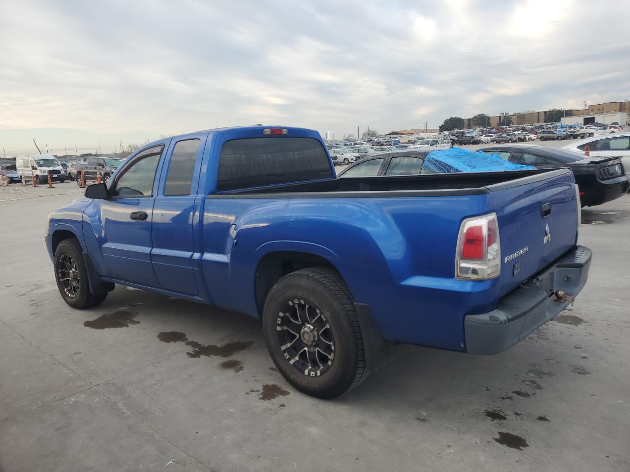 Image 2 of 2007 MITSUBISHI RAIDER LS 2007 with VIN 1Z7HC22K07S213182