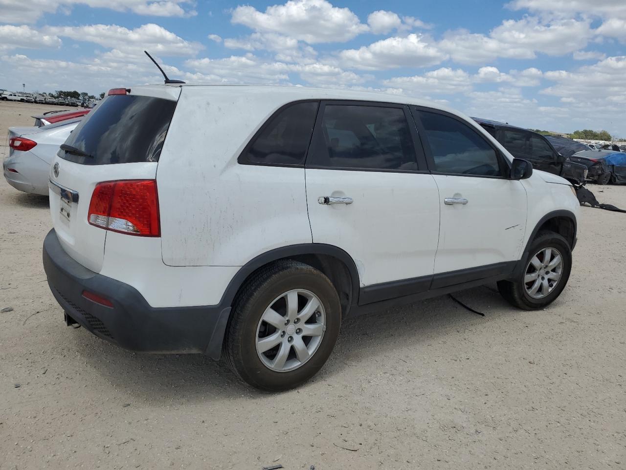 Изображение 3 2011 KIA SORENTO BASE 2011 с VIN 5XYKT3A18BG009972