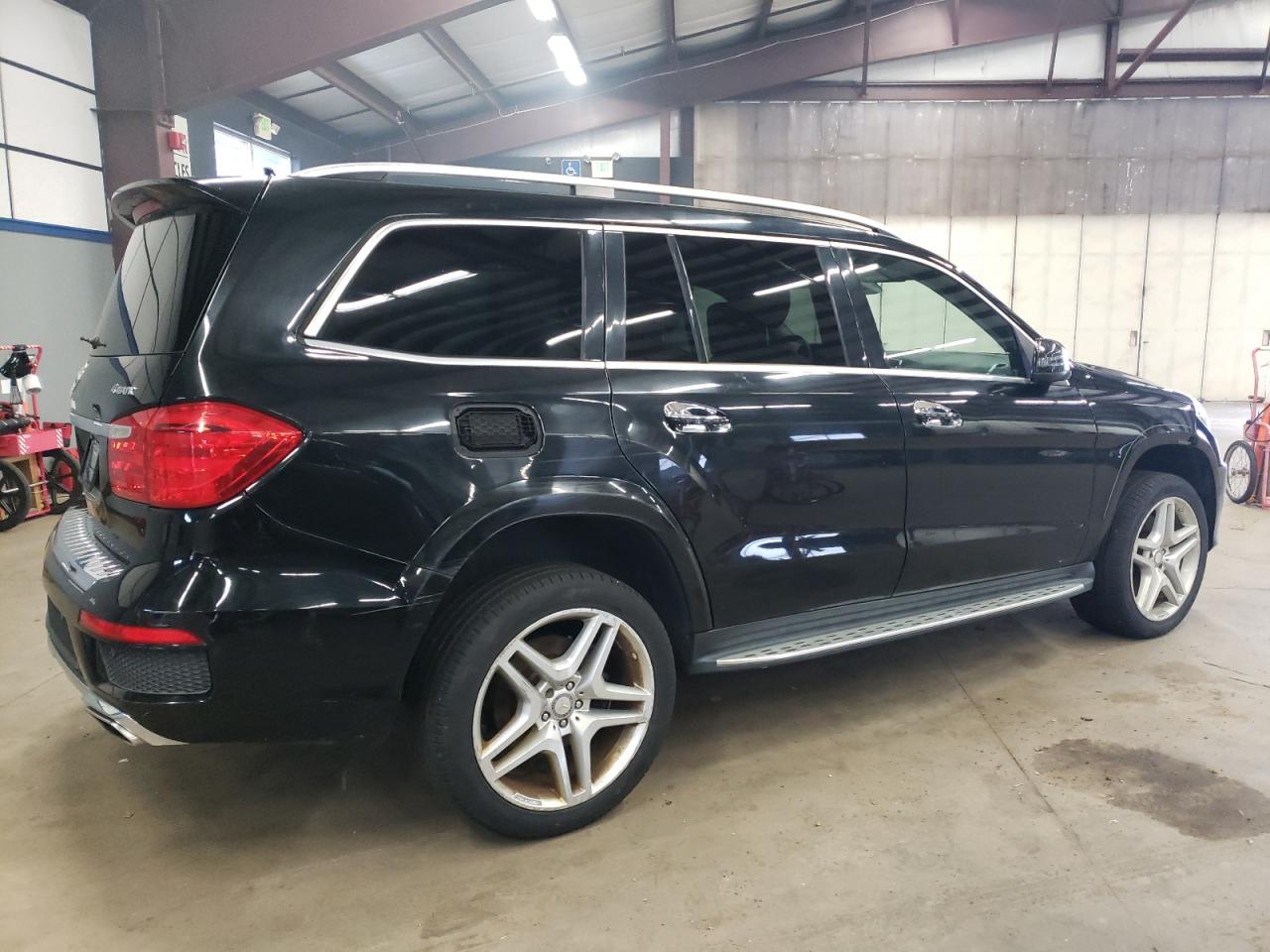 Obraz 3 z 2015 MERCEDES-BENZ GL 550 4MATIC 2015 z VIN 4JGDF7DE7FA511797
