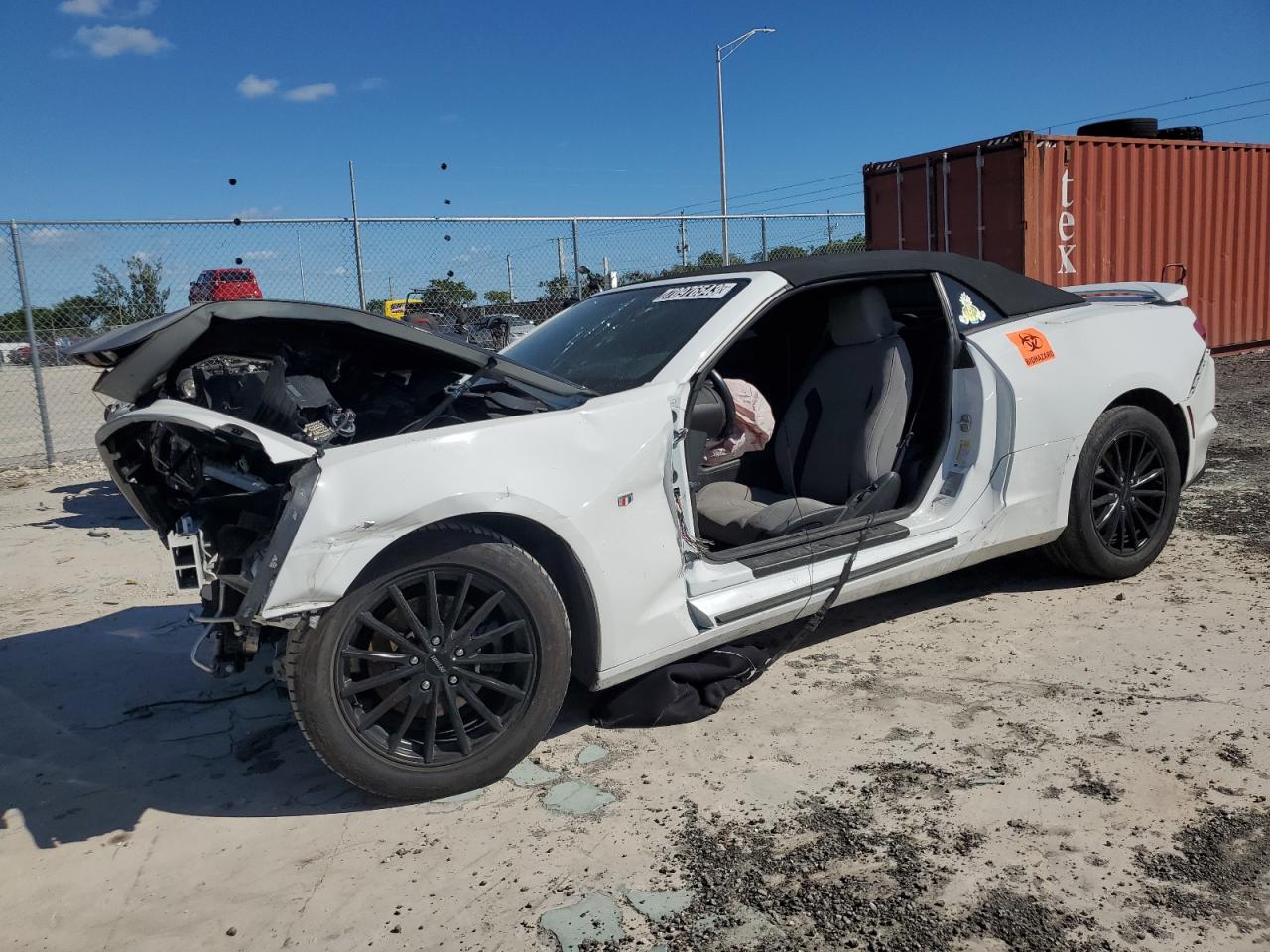Изображение 1 2020 CHEVROLET CAMARO LS 2020 с VIN 1G1FB3DX6L0121142