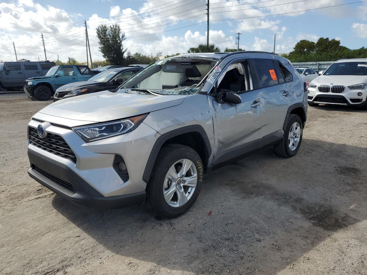 Obraz 1 z 2021 TOYOTA RAV4 XLE 2021 z VIN 4T3RWRFV7MU028716