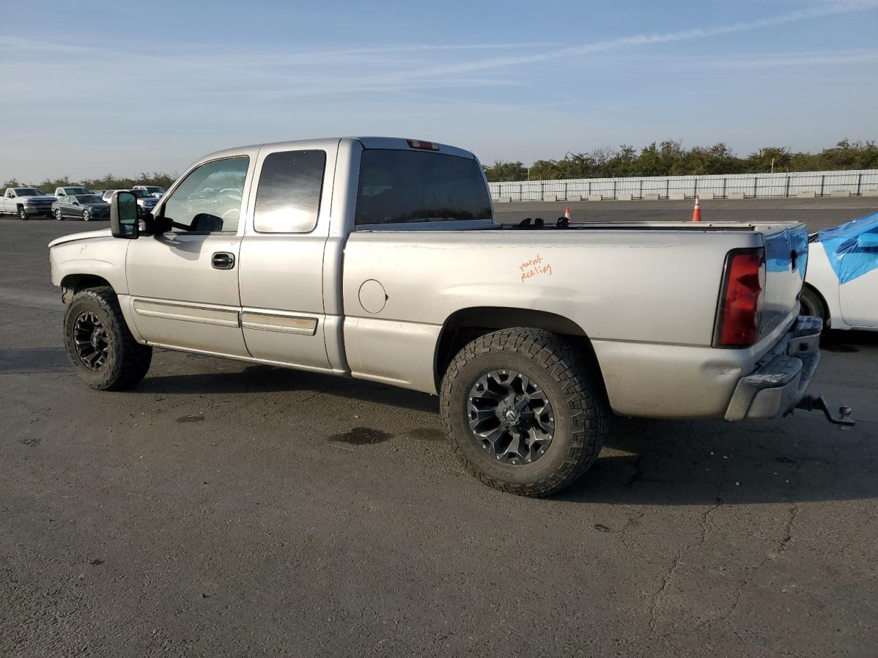 Image 2 of 2004 CHEVROLET SILVERADO C1500 2004 with VIN 2GCEC19T141236716