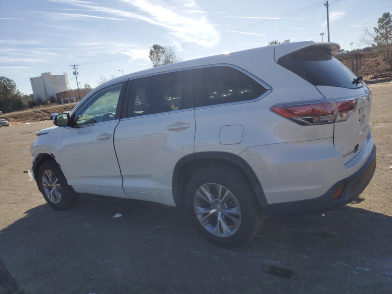 Image 2 of 2015 TOYOTA HIGHLANDER LE 2015 with VIN 5TDZKRFH5FS088214