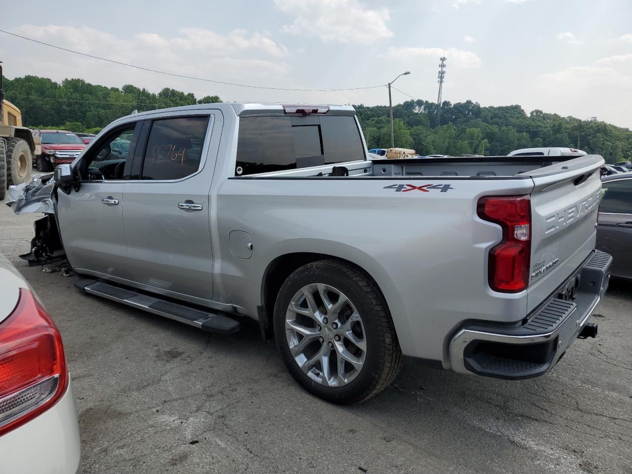 Изображение 2 2021 CHEVROLET SILVERADO K1500 LTZ 2021 с VIN 3GCUYGEL1MG101541