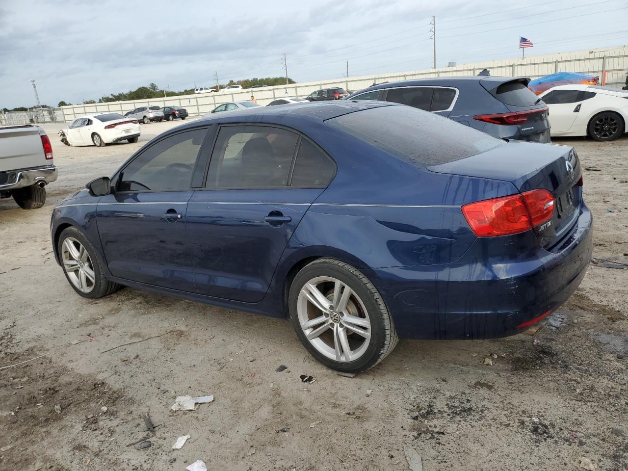 Image 2 of 2011 VOLKSWAGEN JETTA SE 2011 with VIN 3VWDX7AJ6BM068538