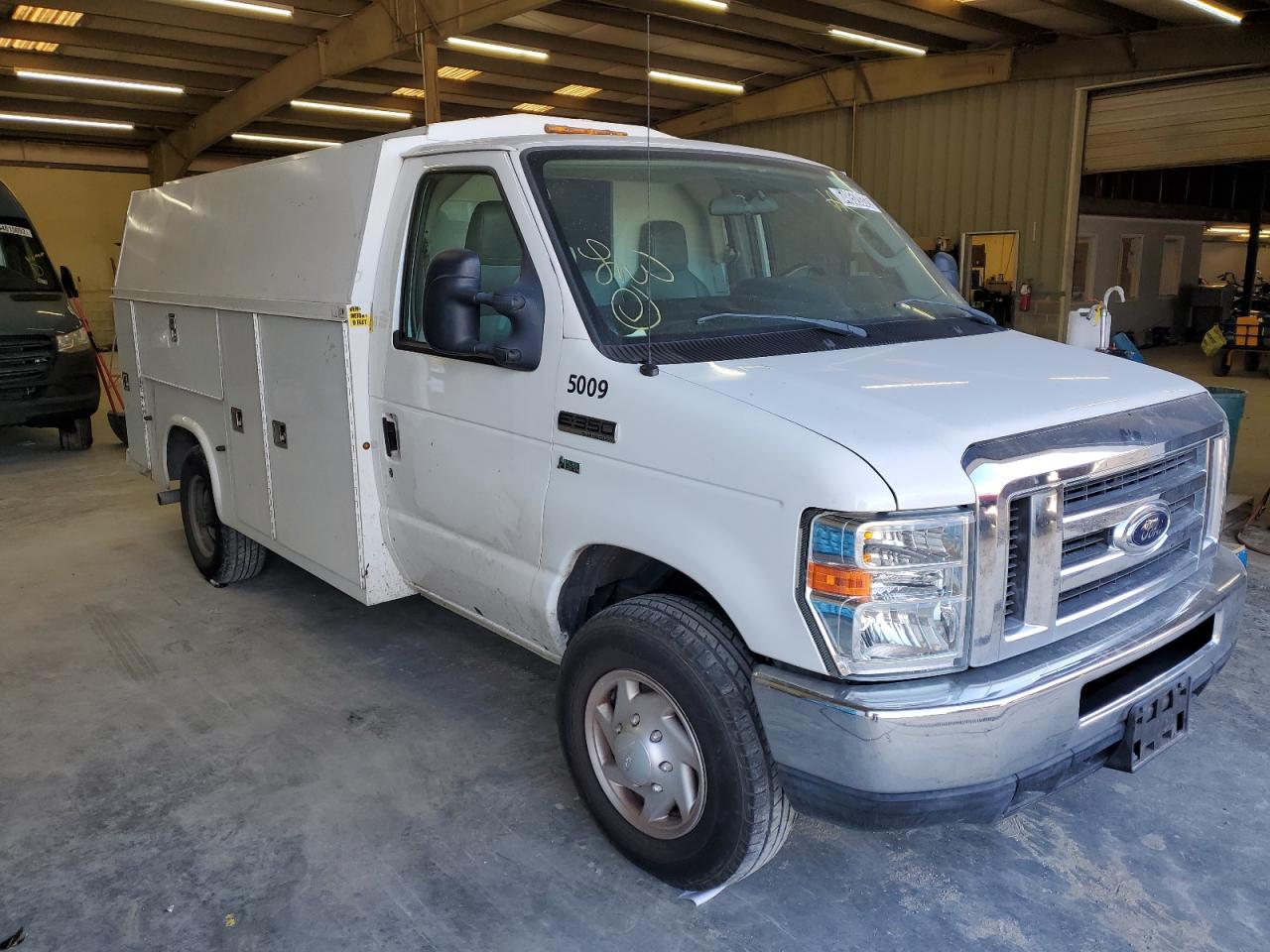 Image 1 of 2011 FORD ECONOLINE E350 SUPER DUTY CUTAWAY VAN 2011 with VIN 1FDSE3FL0BDB30218