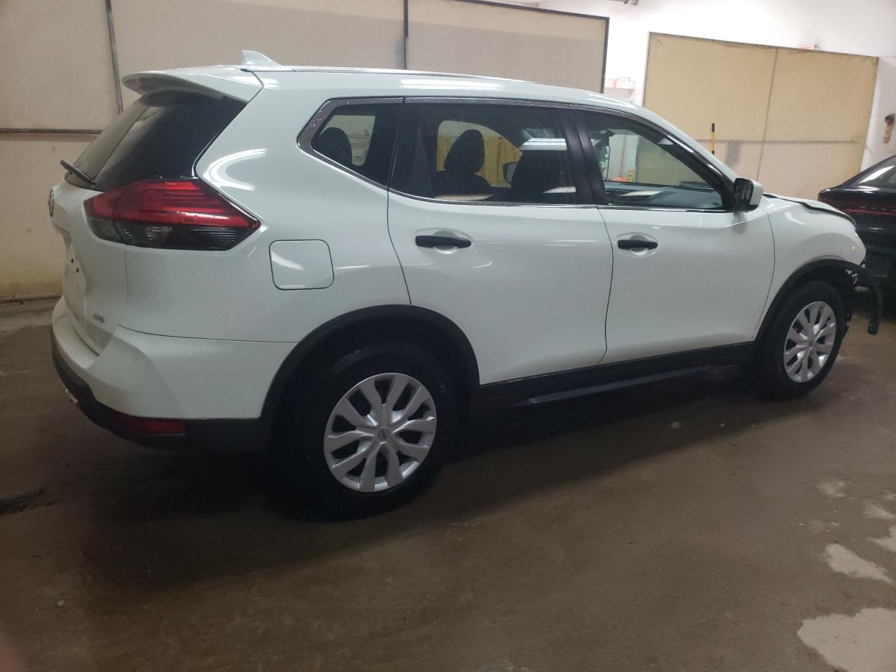 Obraz 3 z 2017 NISSAN ROGUE S 2017 z VIN KNMAT2MV8HP510659