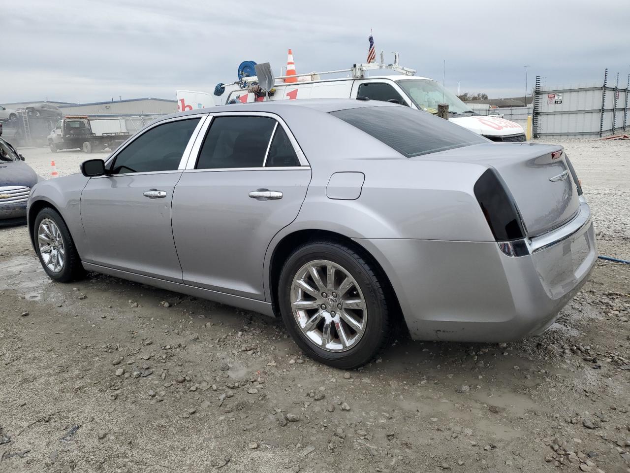 Obraz 2 z 2013 CHRYSLER 300C  2013 z VIN 2C3CCAET2DH675769