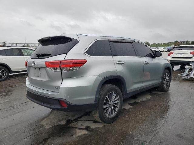 Image 3 of 2019 TOYOTA HIGHLANDER SE 2019 with VIN 5TDKZRFHXKS571849