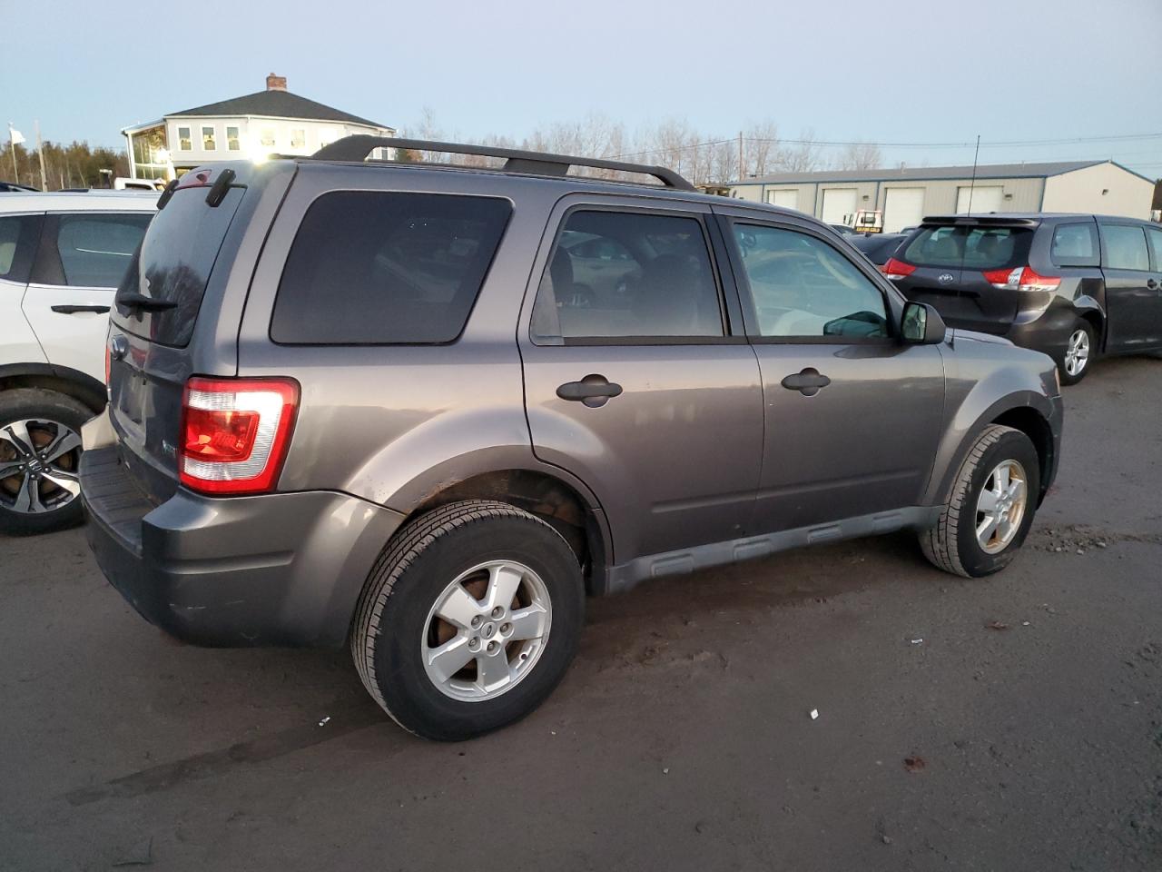 Image 3 of 2010 FORD ESCAPE XLT 2010 with VIN 1FMCU9DG5AKD21076