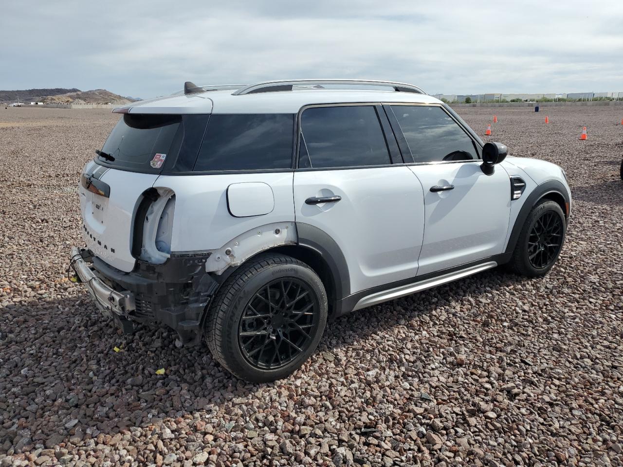 Image 3 of 2020 MINI COOPER COUNTRYMAN 2020 with VIN WMZYW3C00L3M27051