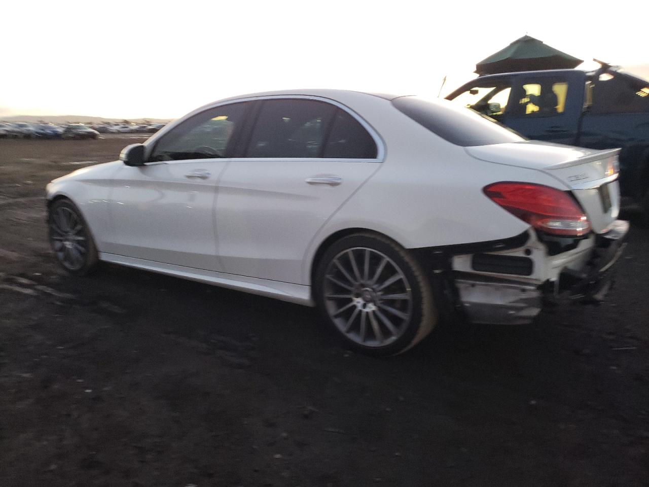 Obraz 2 z 2016 MERCEDES-BENZ C 300 2016 z VIN 55SWF4JB4GU144970