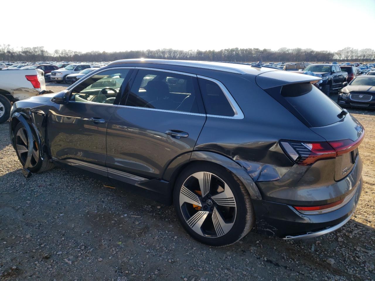 Изображение 2 2019 AUDI E-TRON PRESTIGE 2019 с VIN WA1VAAGE0KB005940