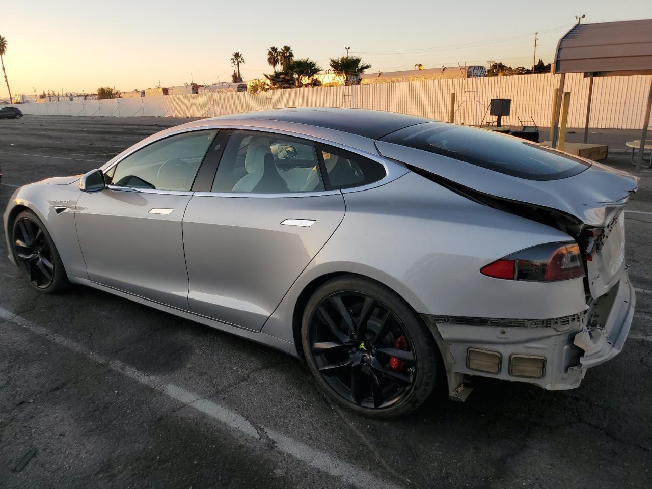 Изображение 2 2018 TESLA MODEL S  2018 с VIN 5YJSA1E43JF285366