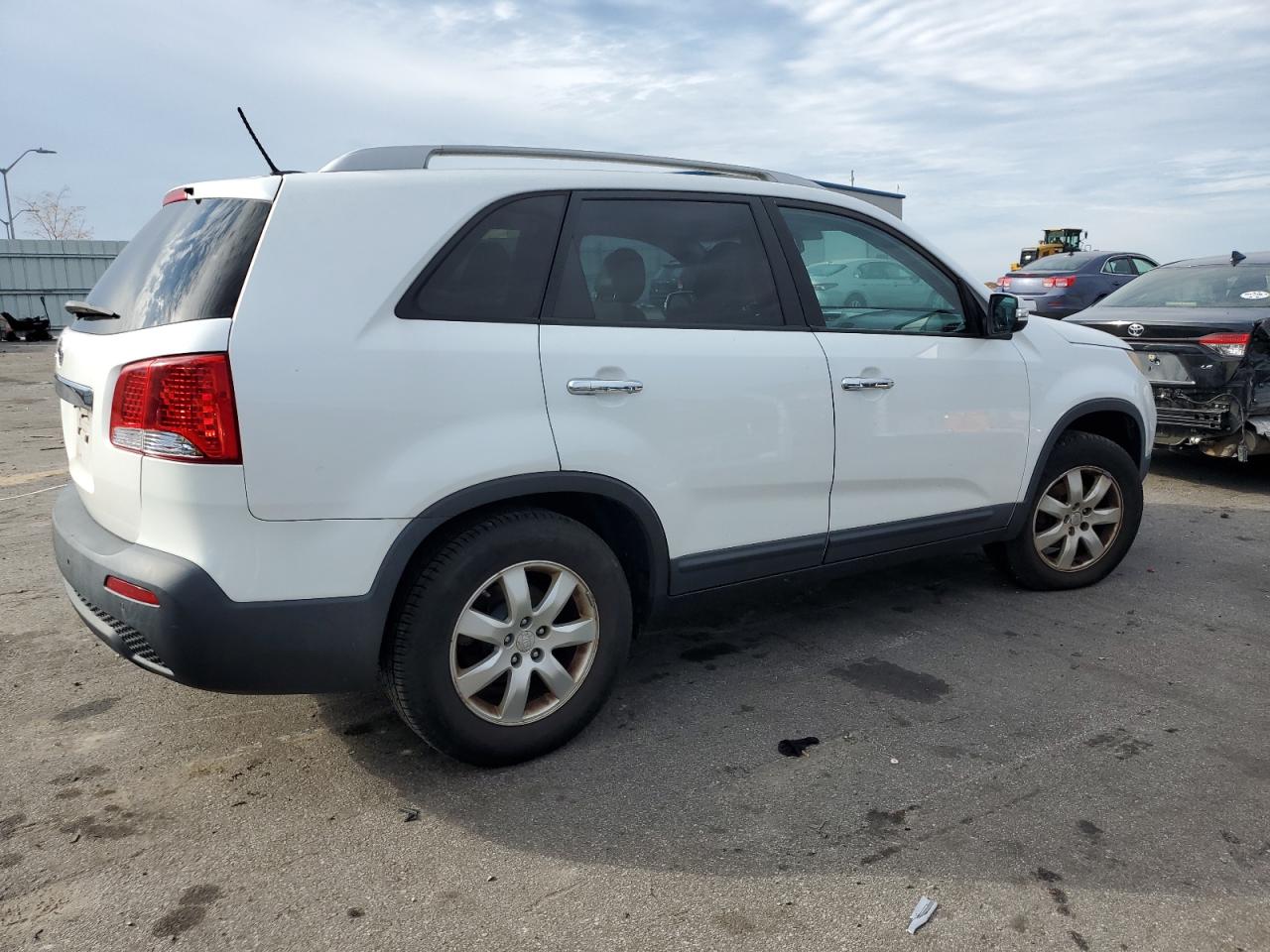 Изображение 3 2011 KIA SORENTO BASE 2011 с VIN 5XYKT3A1XBG024828