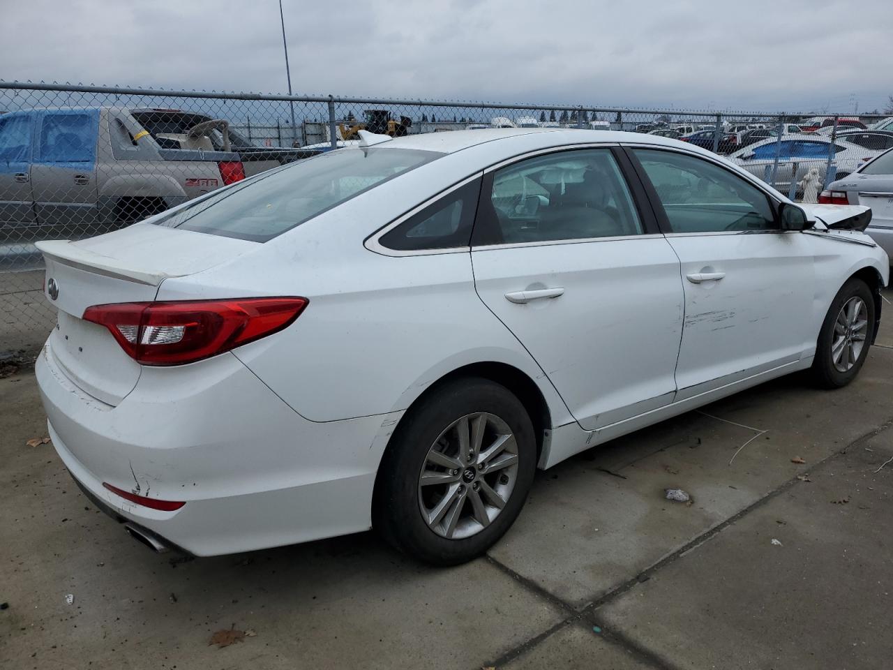 Изображение 3 2015 HYUNDAI SONATA SE 2015 с VIN 5NPE24AFXFH151935