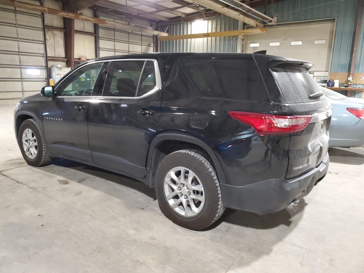 Obraz 2 z 2020 CHEVROLET TRAVERSE LS 2020 z VIN 1GNEVFKW3LJ309401