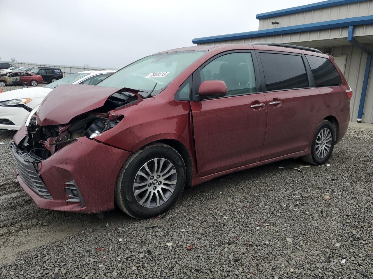 Obraz 1 z 2018 TOYOTA SIENNA XLE 2018 z VIN 5TDYZ3DC4JS919531