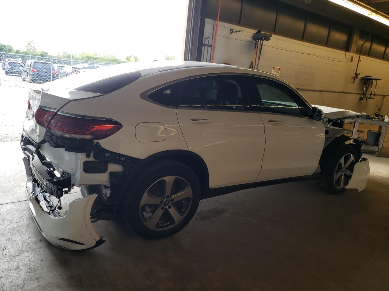 Obraz 3 z 2023 MERCEDES-BENZ GLC COUPE 300 4MATIC 2023 z VIN W1N0J8EB4PG165811