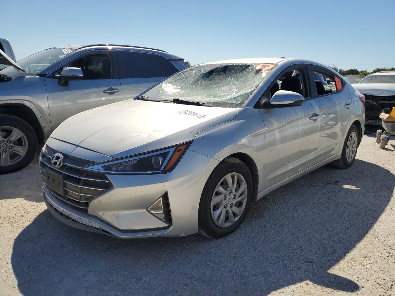 Изображение 1 2019 HYUNDAI ELANTRA SE 2019 с VIN 5NPD74LF3KH460568