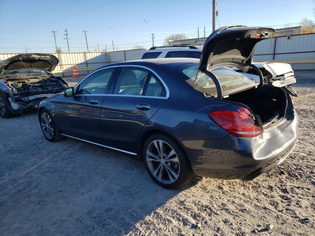 Obraz 2 z 2015 MERCEDES-BENZ C 300 2015 z VIN 55SWF4JB4FU065703