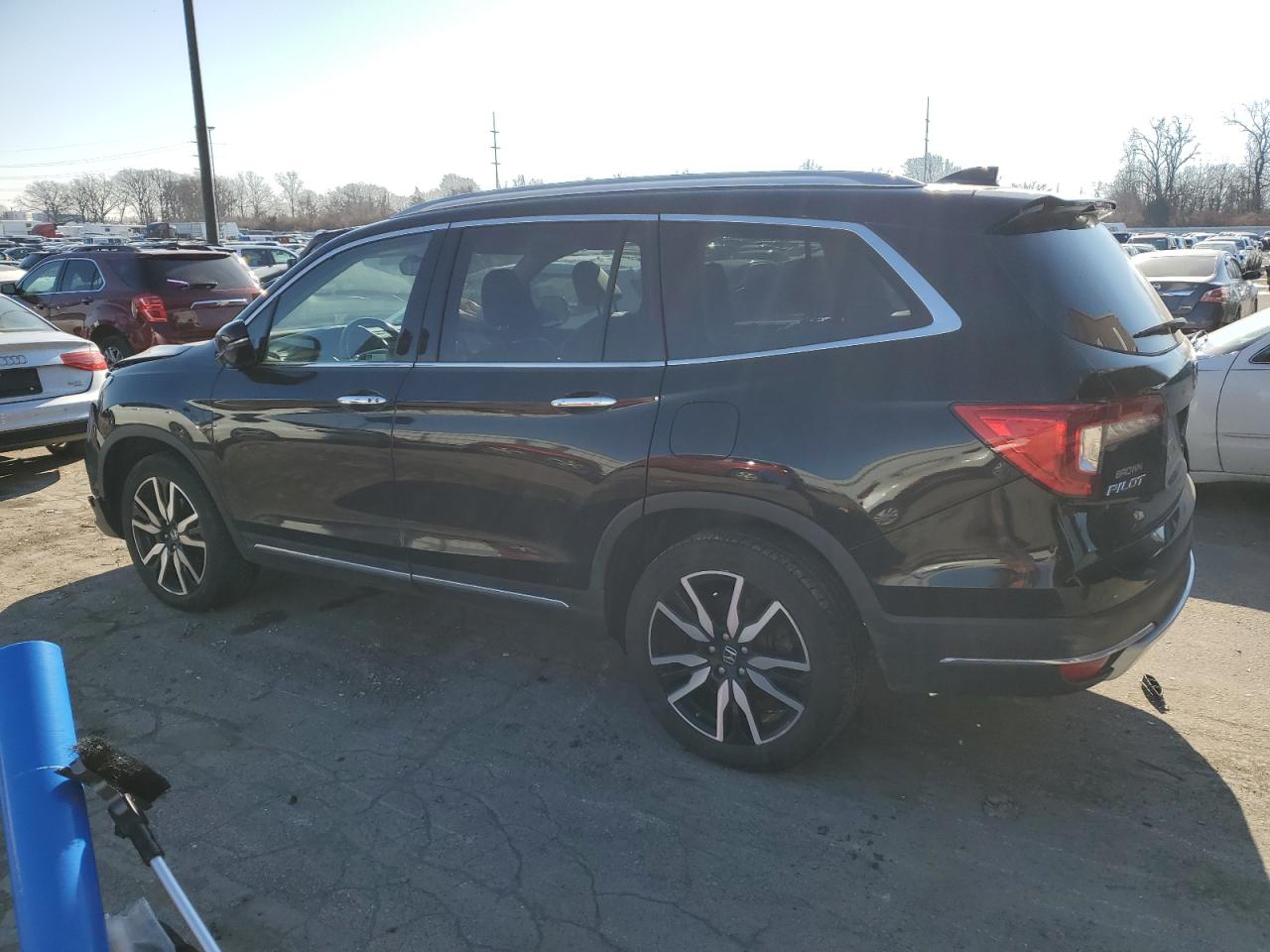 Image 2 of 2019 HONDA PILOT TOURING 2019 with VIN 5FNYF6H66KB008928