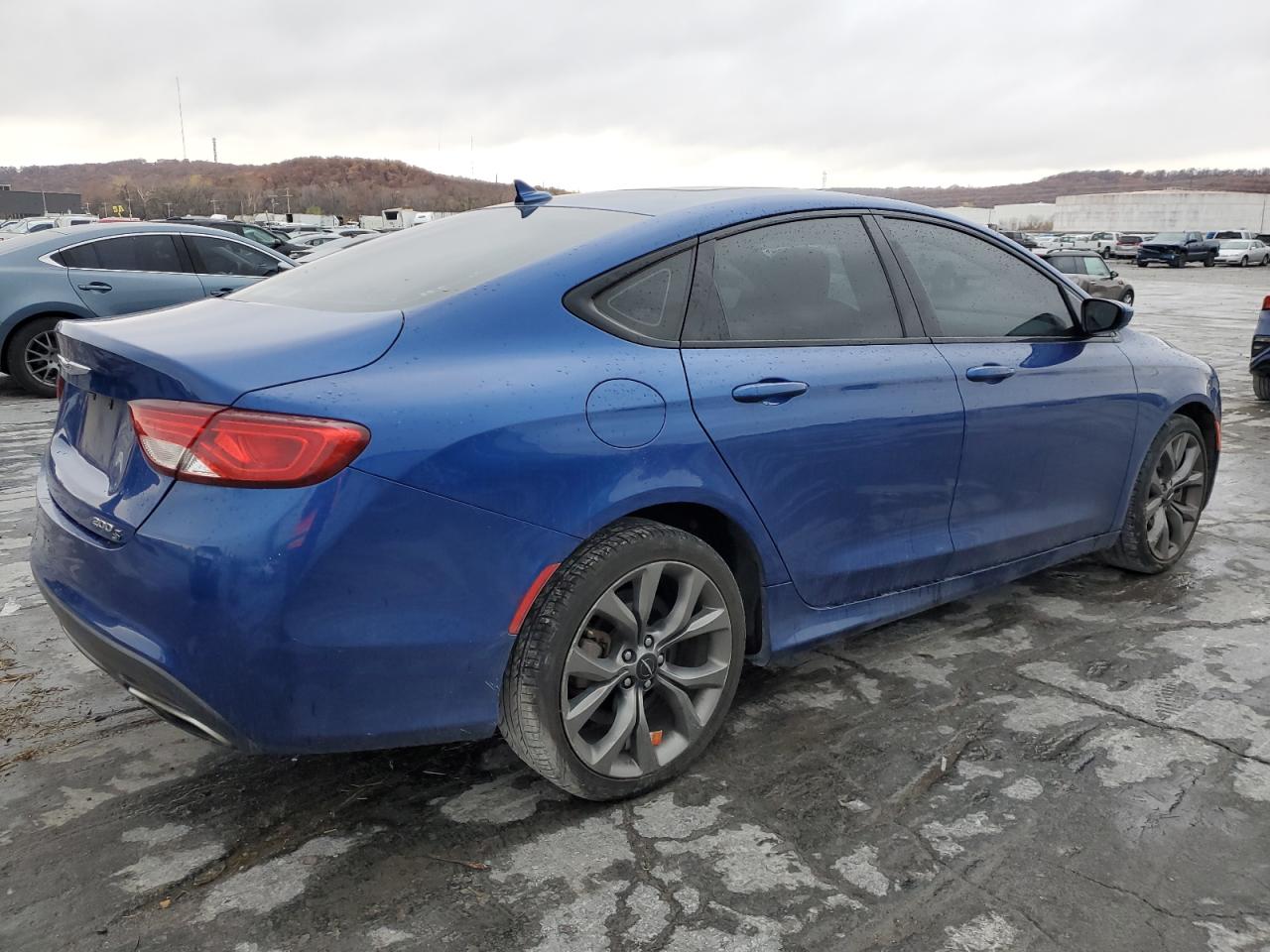 Изображение 3 2015 CHRYSLER 200 S 2015 с VIN 1C3CCCBB6FN641920