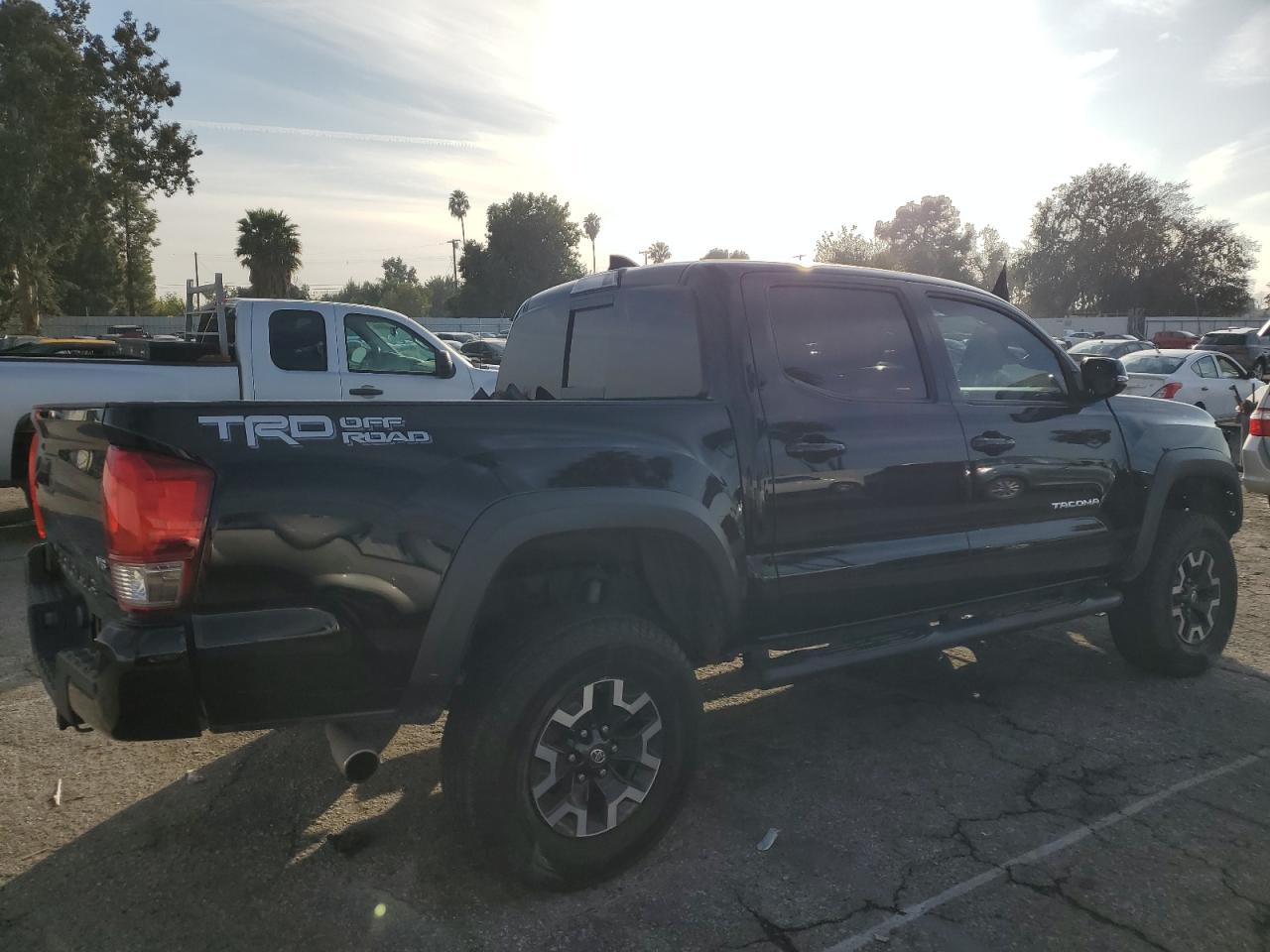 Image 3 of 2017 TOYOTA TACOMA DOUBLE CAB 2017 with VIN 3TMAZ5CNXHM027066