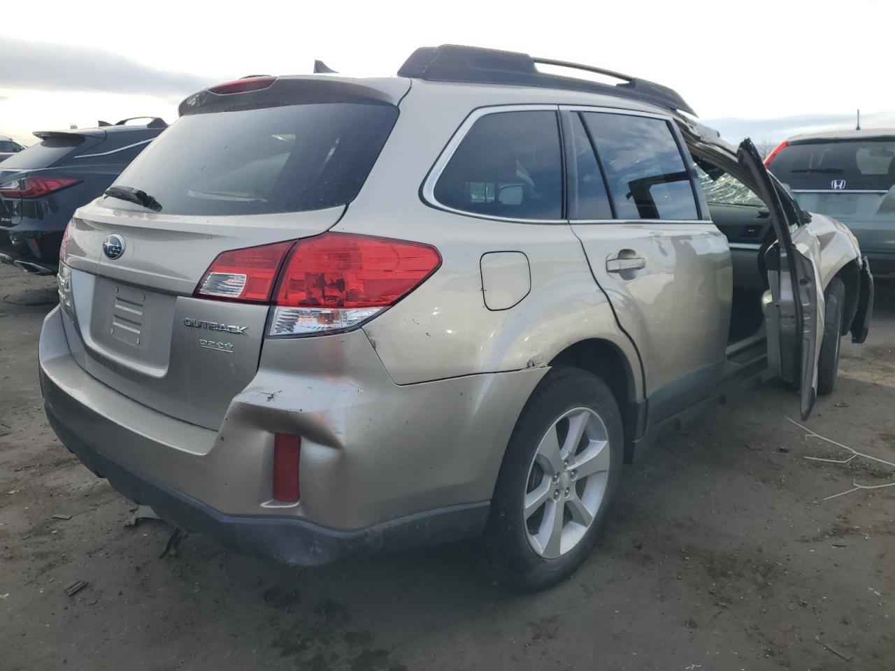 Изображение 3 2014 SUBARU OUTBACK 2.5I PREMIUM 2014 с VIN 4S4BRBCC3E3328434