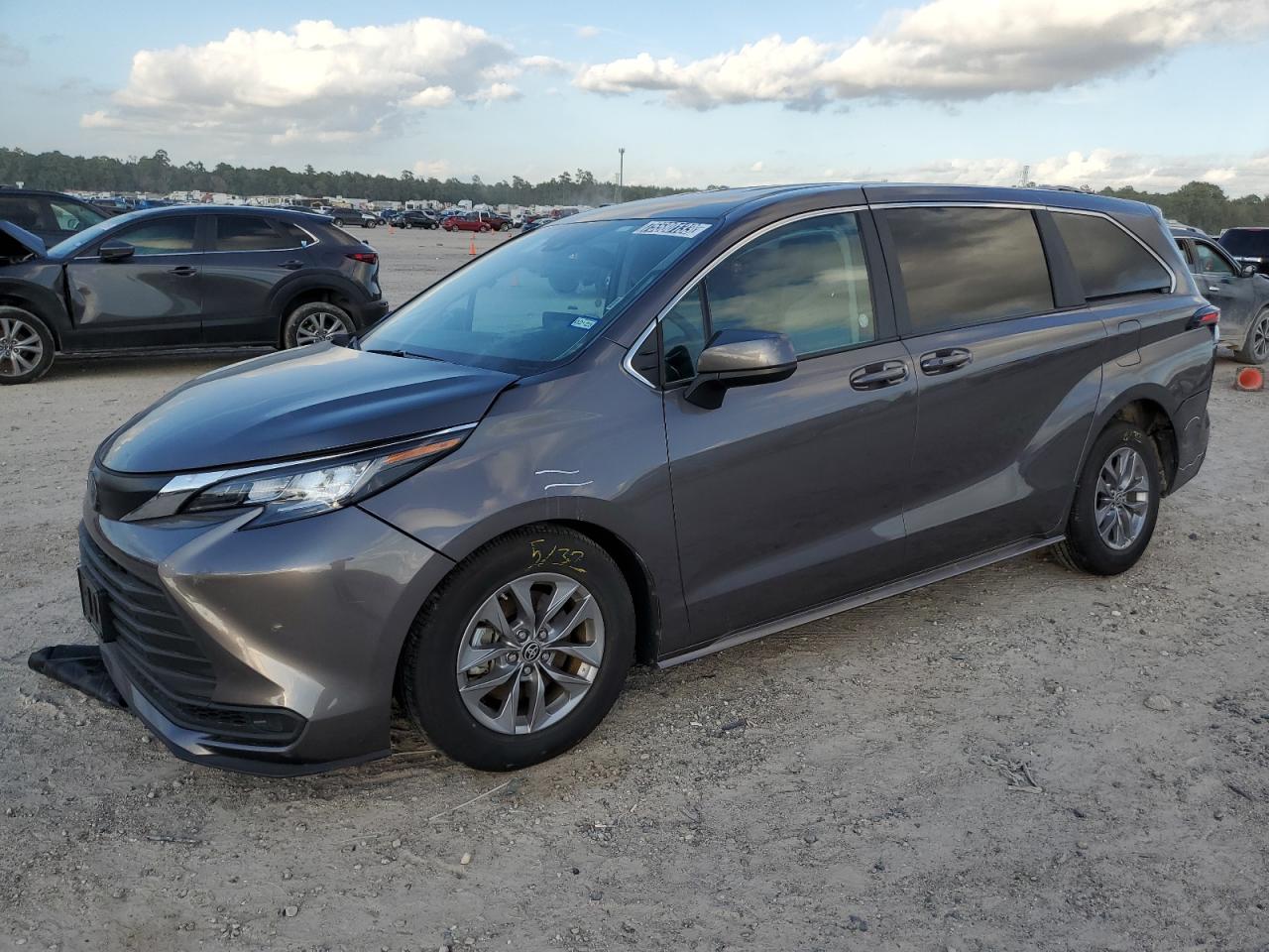 2023 TOYOTA SIENNA LE 2023 image