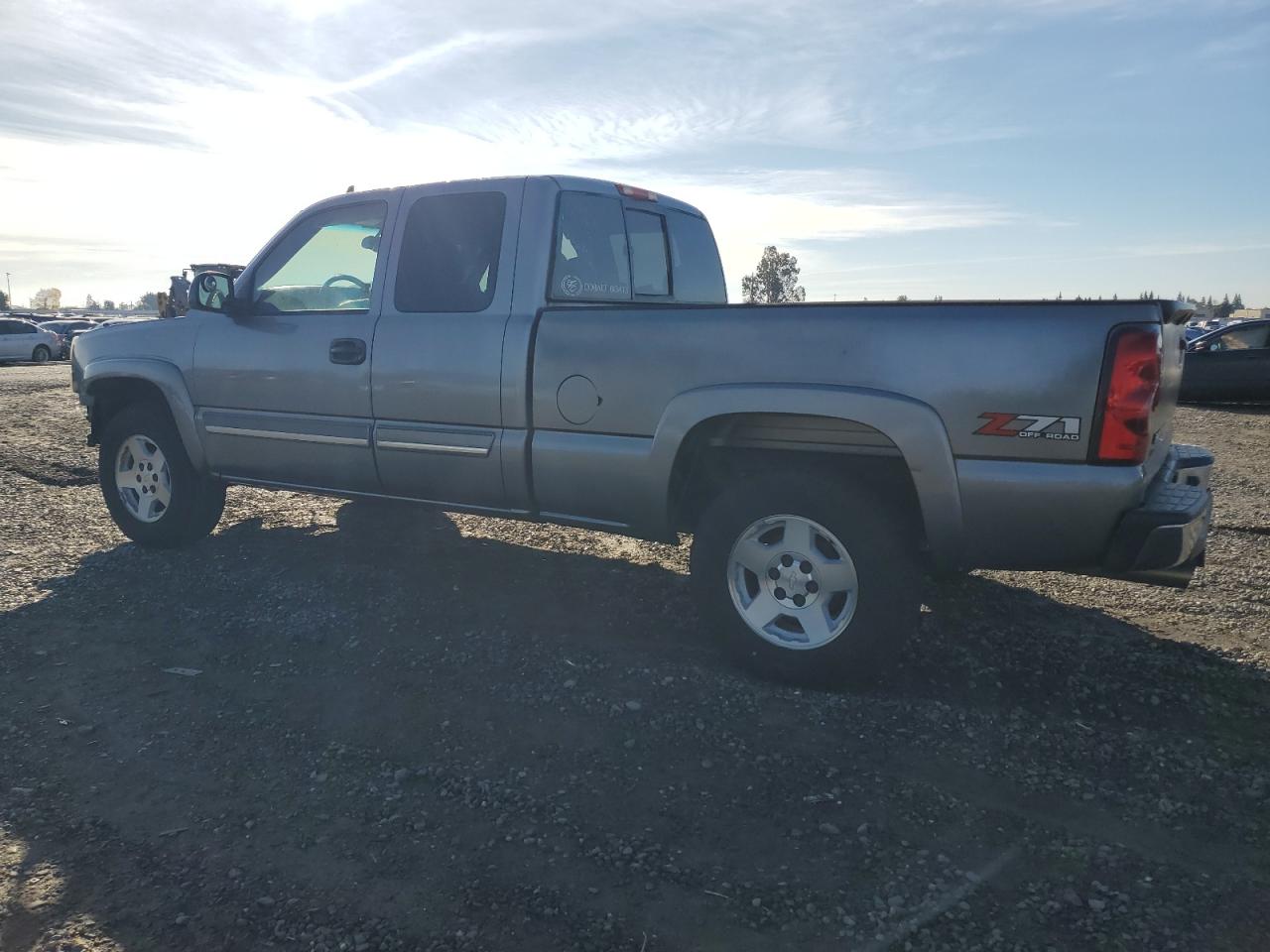 Obraz 2 z 2006 CHEVROLET SILVERADO K1500 2006 z VIN 2GCEK19B761132454