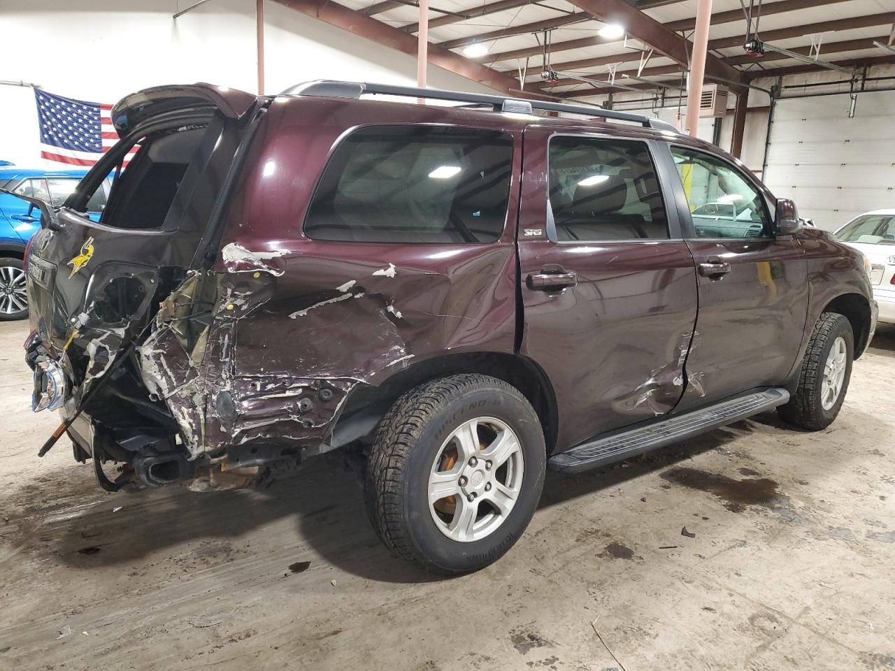 Изображение 3 2012 TOYOTA SEQUOIA SR5 2012 с VIN 5TDBM5G17CS001737