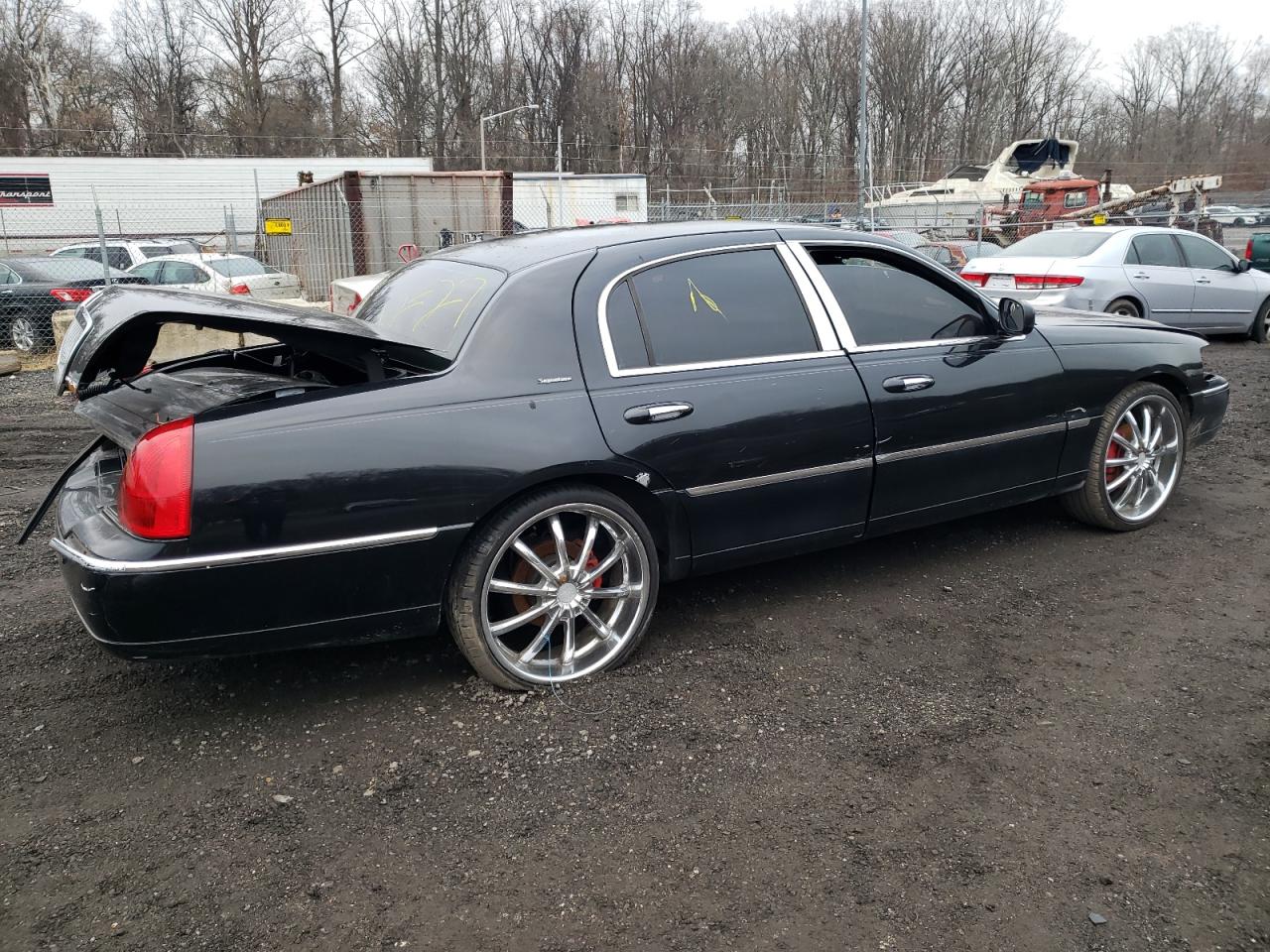 Изображение 3 2004 LINCOLN TOWN CAR EXECUTIVE 2004 с VIN 1LNHM81W54Y601612