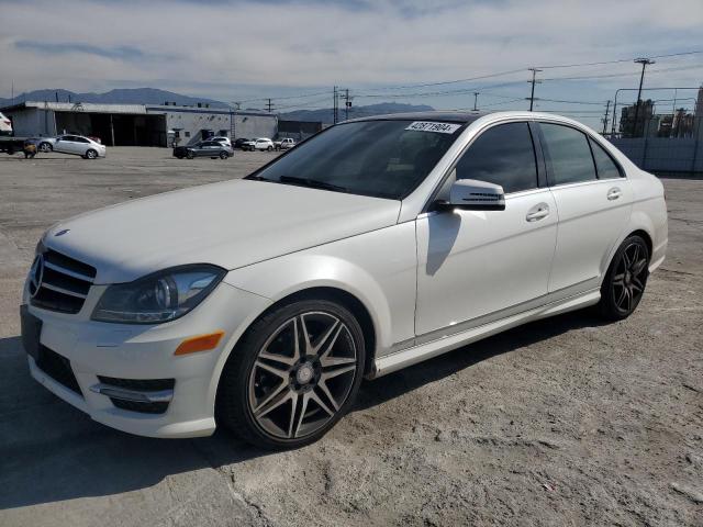 Obraz 1 z 2013 MERCEDES-BENZ C 250 2013 z VIN WDDGF4HB3DR272351