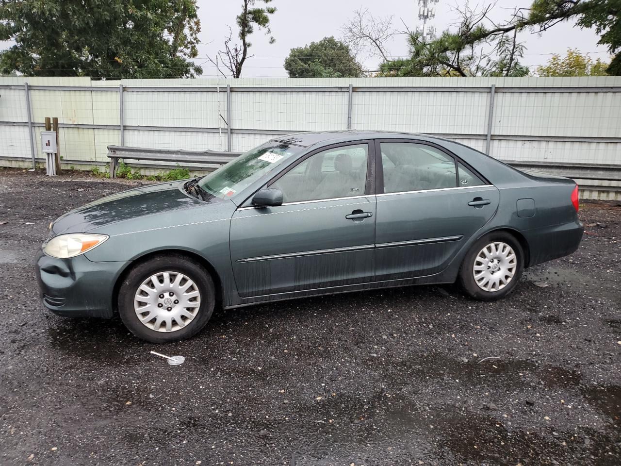 Image 1 of 2002 TOYOTA CAMRY LE 2002 with VIN JTDBE30K620010239