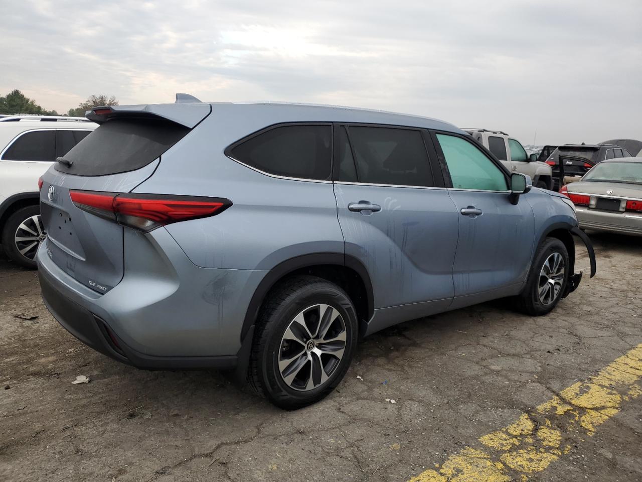Obraz 3 z 2020 TOYOTA HIGHLANDER XLE 2020 z VIN 5TDGZRBH3LS034656