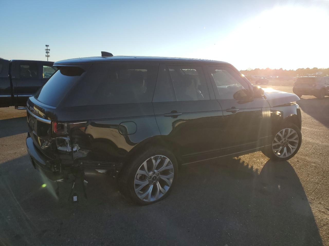 Image 3 of 2019 LAND ROVER RANGE ROVER SUPERCHARGED 2019 with VIN SALGS2RE9KA550581