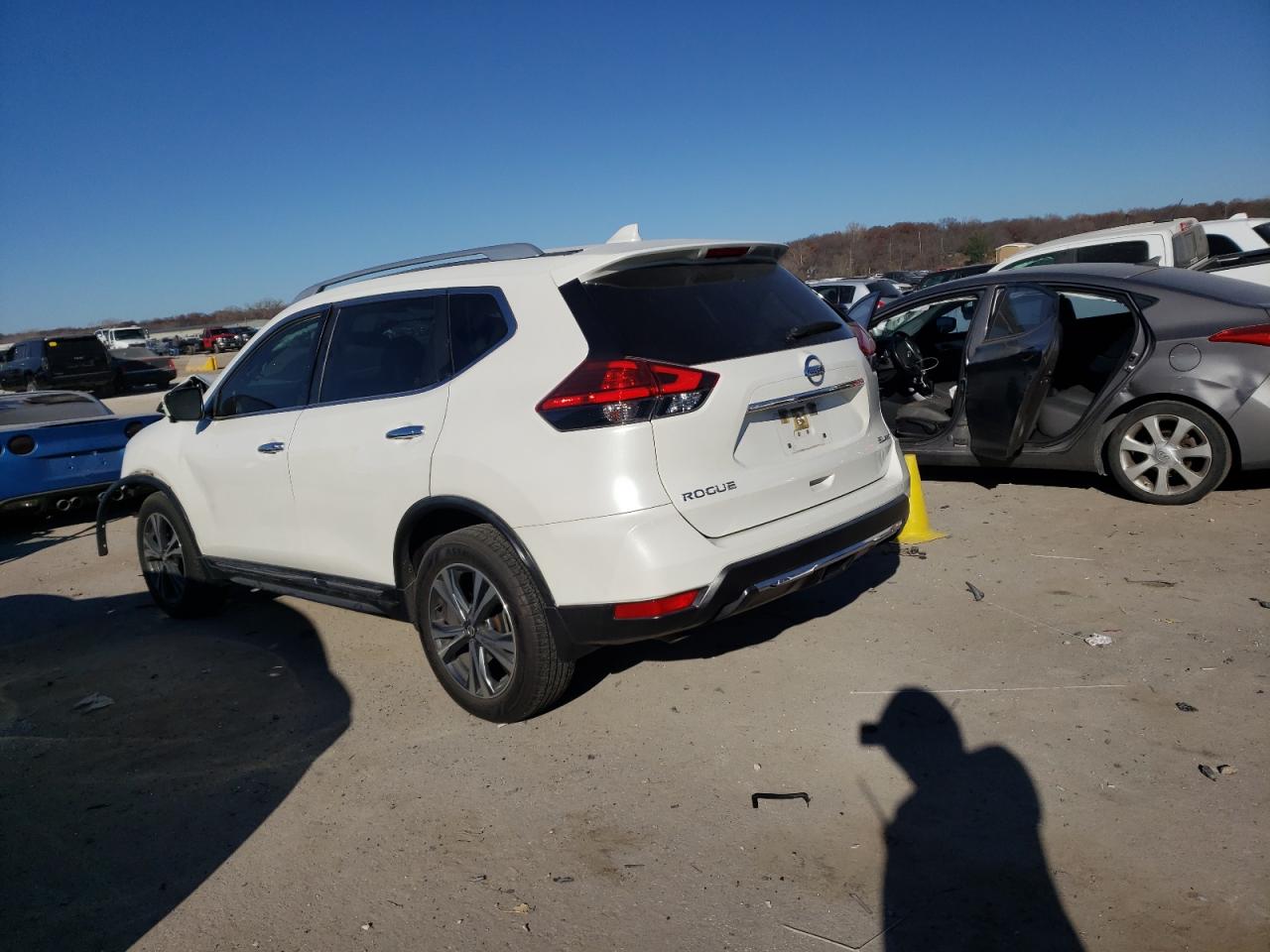 Obraz 2 z 2017 NISSAN ROGUE S 2017 z VIN JN8AT2MV0HW024664
