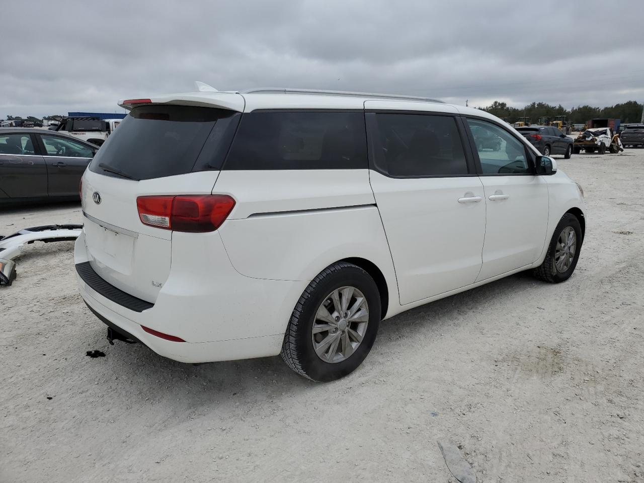 Image 3 of 2015 KIA SEDONA LX 2015 with VIN KNDMB5C10F6066860