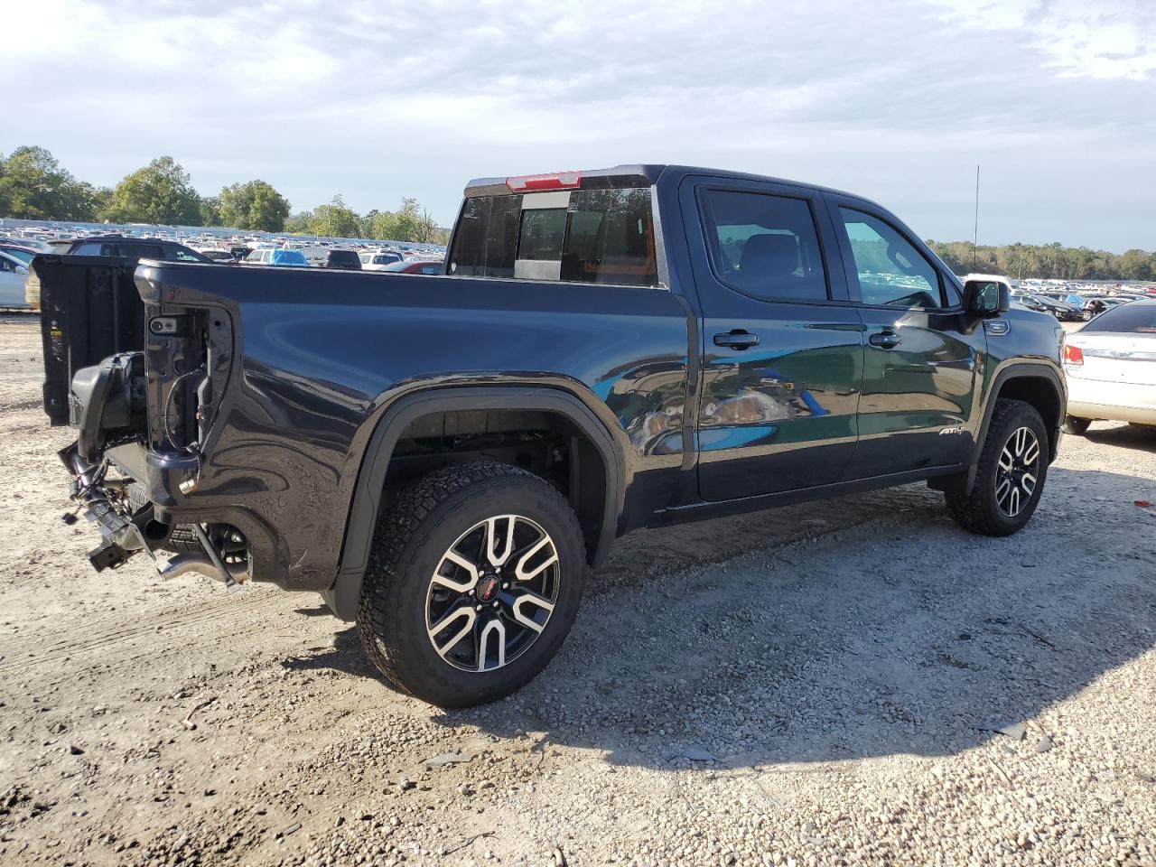 Изображение 3 2023 GMC SIERRA K1500 AT4 2023 с VIN 1GTUUEE84PZ154444