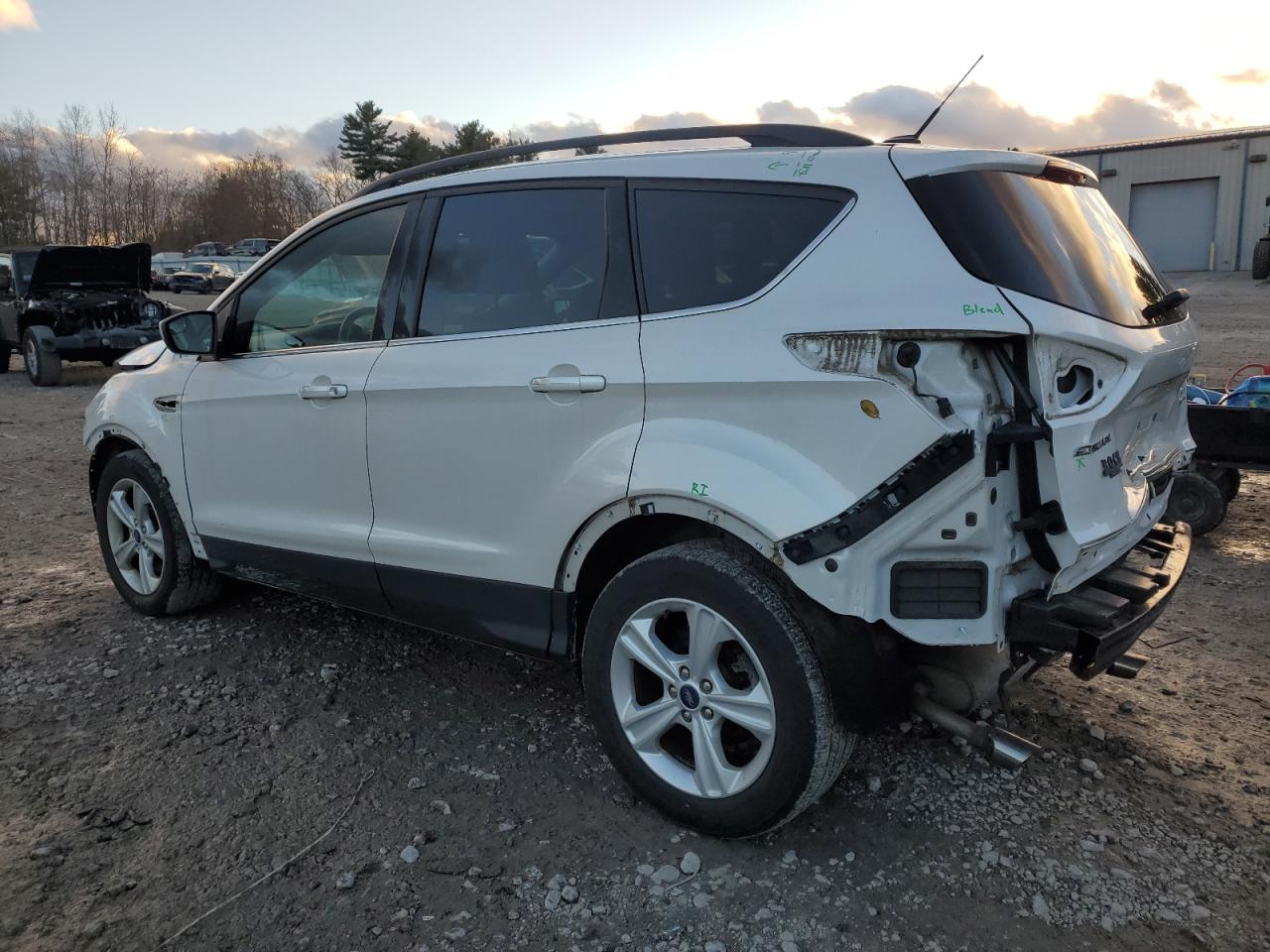 Image 2 of 2016 FORD ESCAPE SE 2016 with VIN 1FMCU9GX2GUB18574