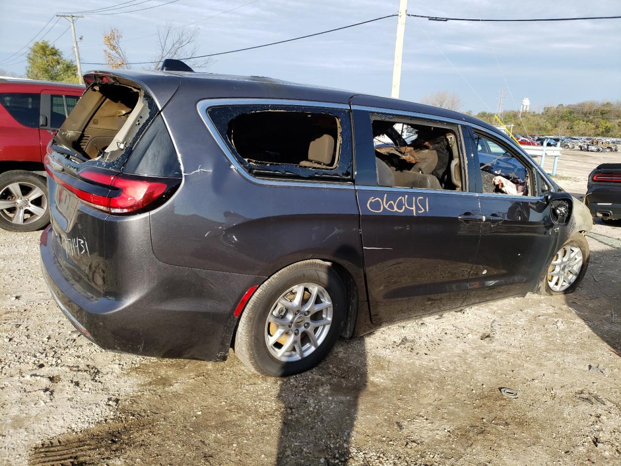 Image 3 of 2023 CHRYSLER PACIFICA TOURING L 2023 with VIN 2C4RC1BG4PR553734