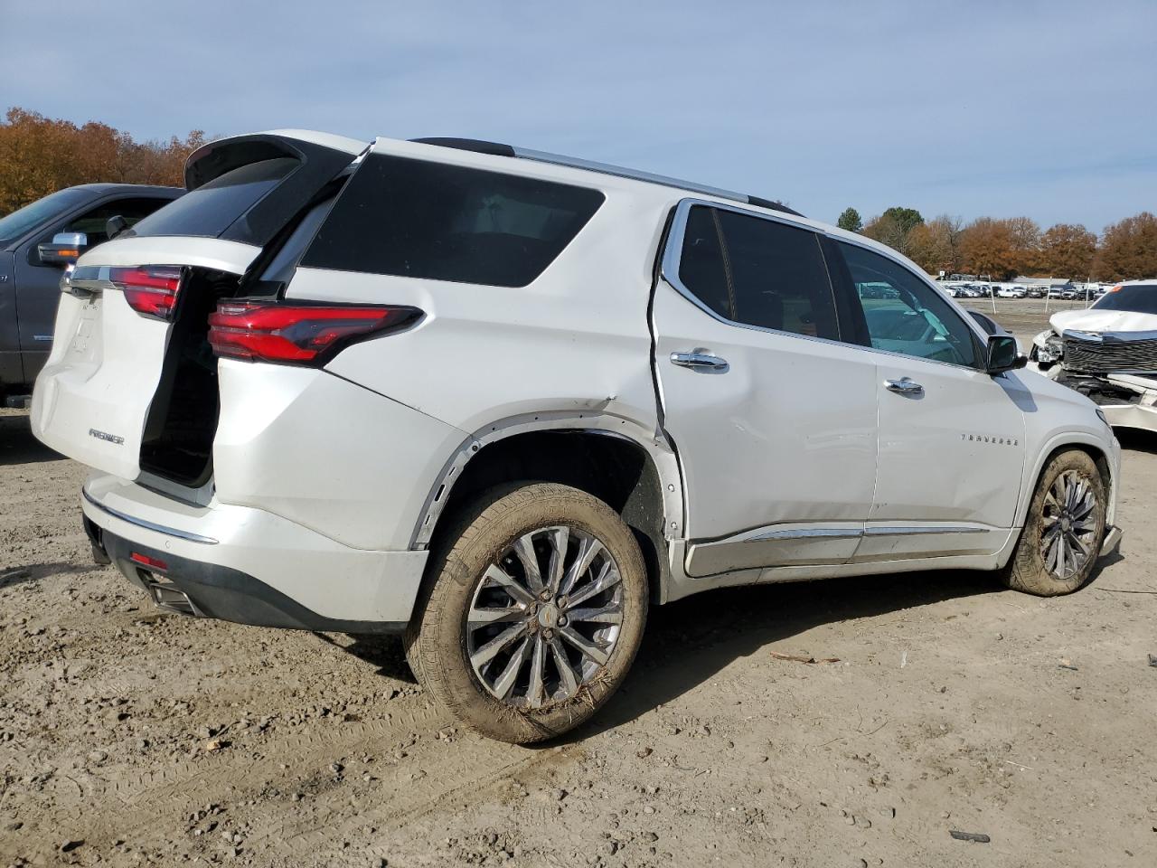 Image 3 of 2022 CHEVROLET TRAVERSE PREMIER 2022 with VIN 1GNERKKW7NJ174701
