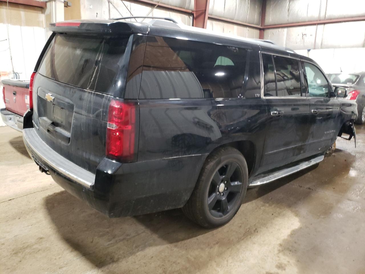 Image 3 of 2016 CHEVROLET SUBURBAN K1500 LTZ 2016 with VIN 1GNSKJKCXGR388416