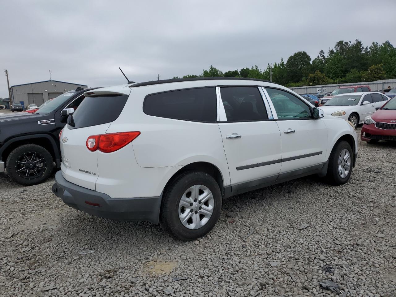 Image 3 of 2009 CHEVROLET TRAVERSE LS 2009 with VIN 1GNER13DX9S164803