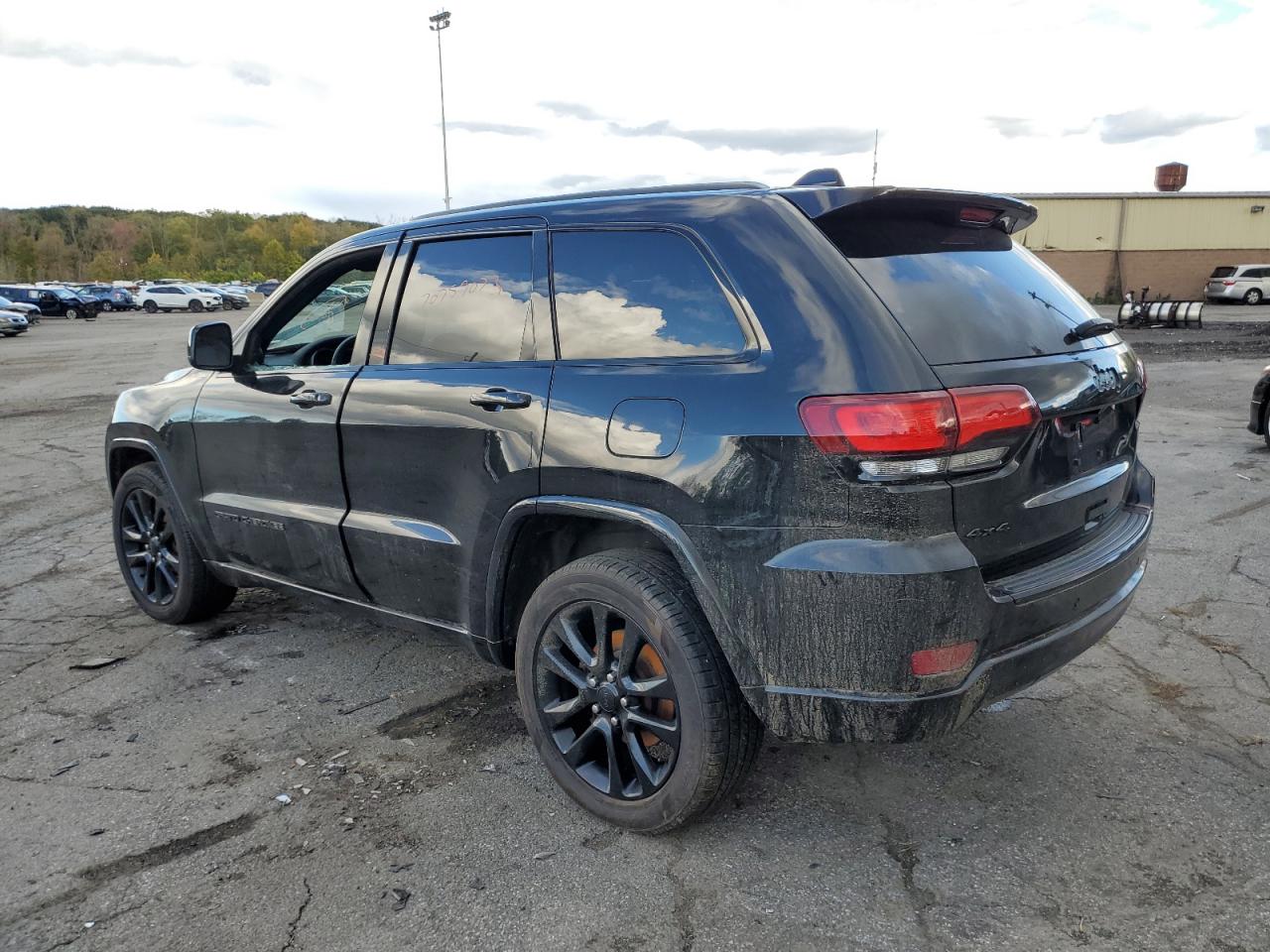 Изображение 2 2018 JEEP GRAND CHEROKEE LAREDO 2018 с VIN 1C4RJFAG7JC387410