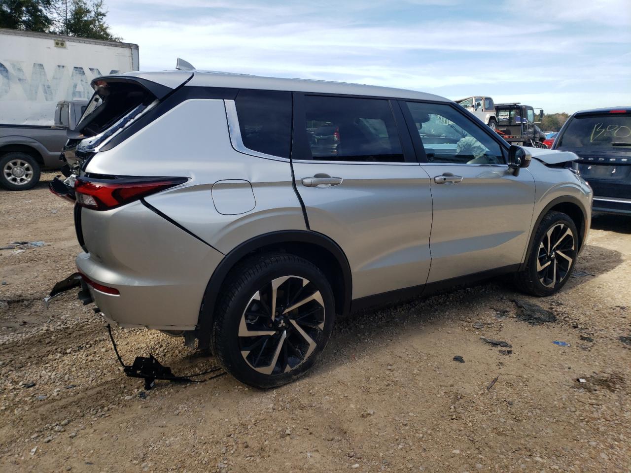 Obraz 3 z 2024 MITSUBISHI OUTLANDER SE 2024 z VIN JA4J3VA88RZ005527