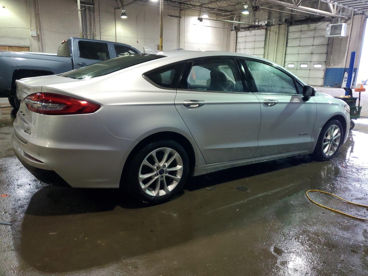 Image 3 of 2019 FORD FUSION SE 2019 with VIN 3FA6P0LU2KR167523